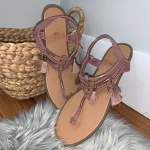 🌸🌺NEW Mauve Pink Tassel Sandals — Never Worn.